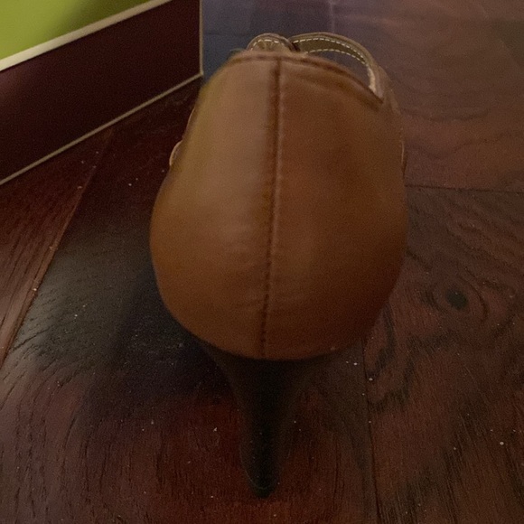 Women’s Immaculate Condition Naturalizer Brand T strap, Leather Shoe size7.5 - Picture 8 of 10